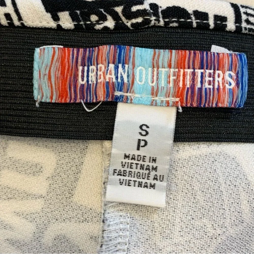 Urban Outfitters DALILA LOW RISE FLARE PANT Newspaper Crossword Print Size S - Picture 8 of 12